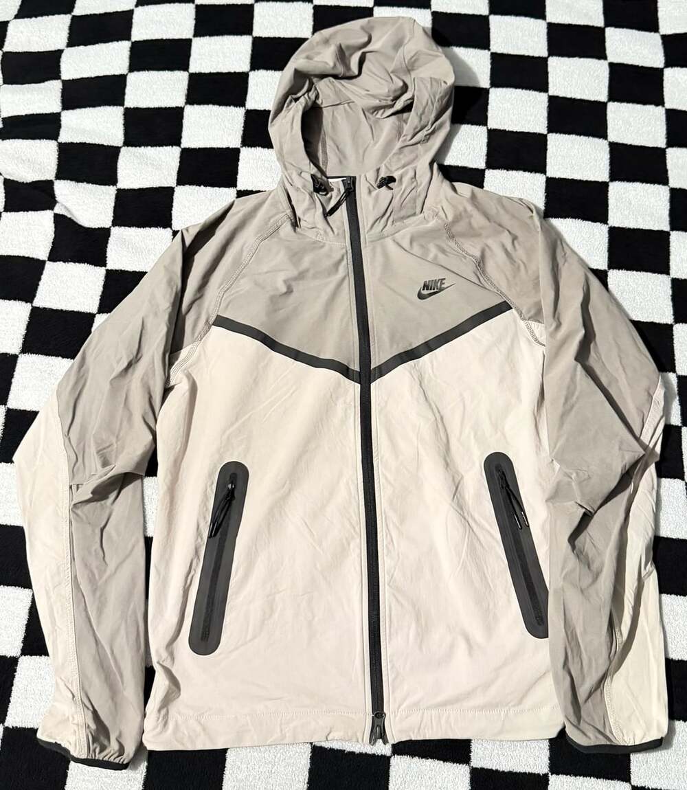 Nike Tech Men's Dri-FIT Woven Full-Zip Windrunner Jacket